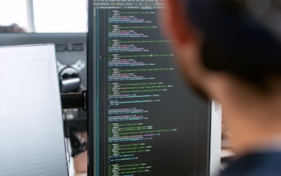 体育新闻资讯页面截图，显示最新的转会消息和赛事报道